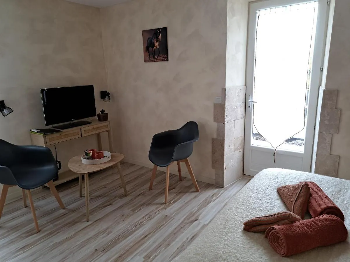 Guest house Lou Majyla Hotel Beaumarches